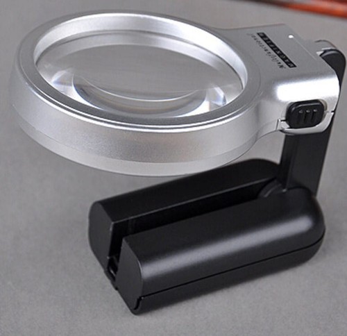 Lupa uniwersalna: rozkładana do pracy statycznej, z podświetleniem: 2 x LED, powiększenie: 3 x. Sklep Numizmatyczny, Warszawa ul. Króla Maciusia 12 www,km12.pl